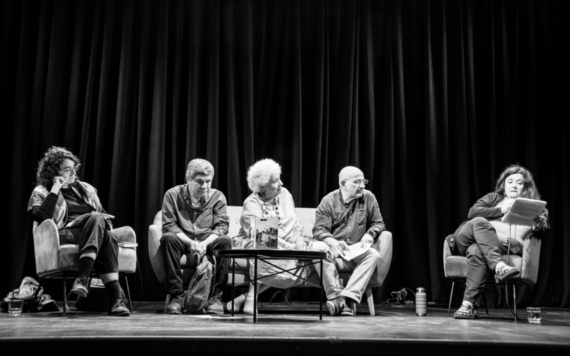 Profesora UAH Javiera Navarro presenta libro que reúne 57 testimonios de la dictadura en el Centro Cultural de España