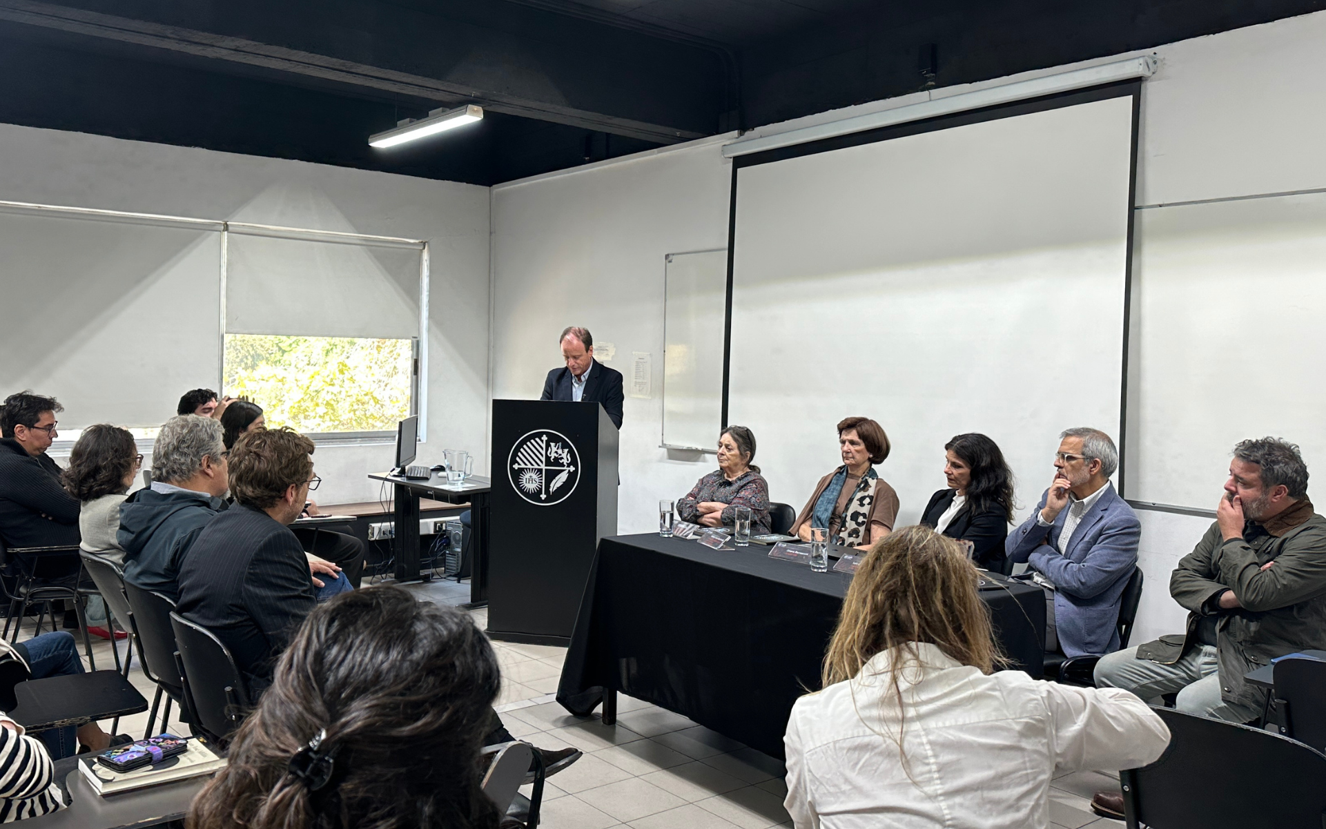 Elizabeth Lira es reconocida durante instalación de “La sábana”