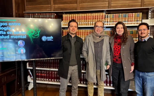 Decano de la Facultad de Psicología, Álvaro Soto, junto a la académica Rocío Mayol y Federico Burdman, académico de la Facultad de Filosofía y Humanidades UAH
