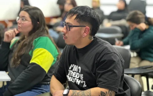 Estudiante de Psicología en el primer seminario del Postítulo en Psicología Sistémica Relacional UAH.