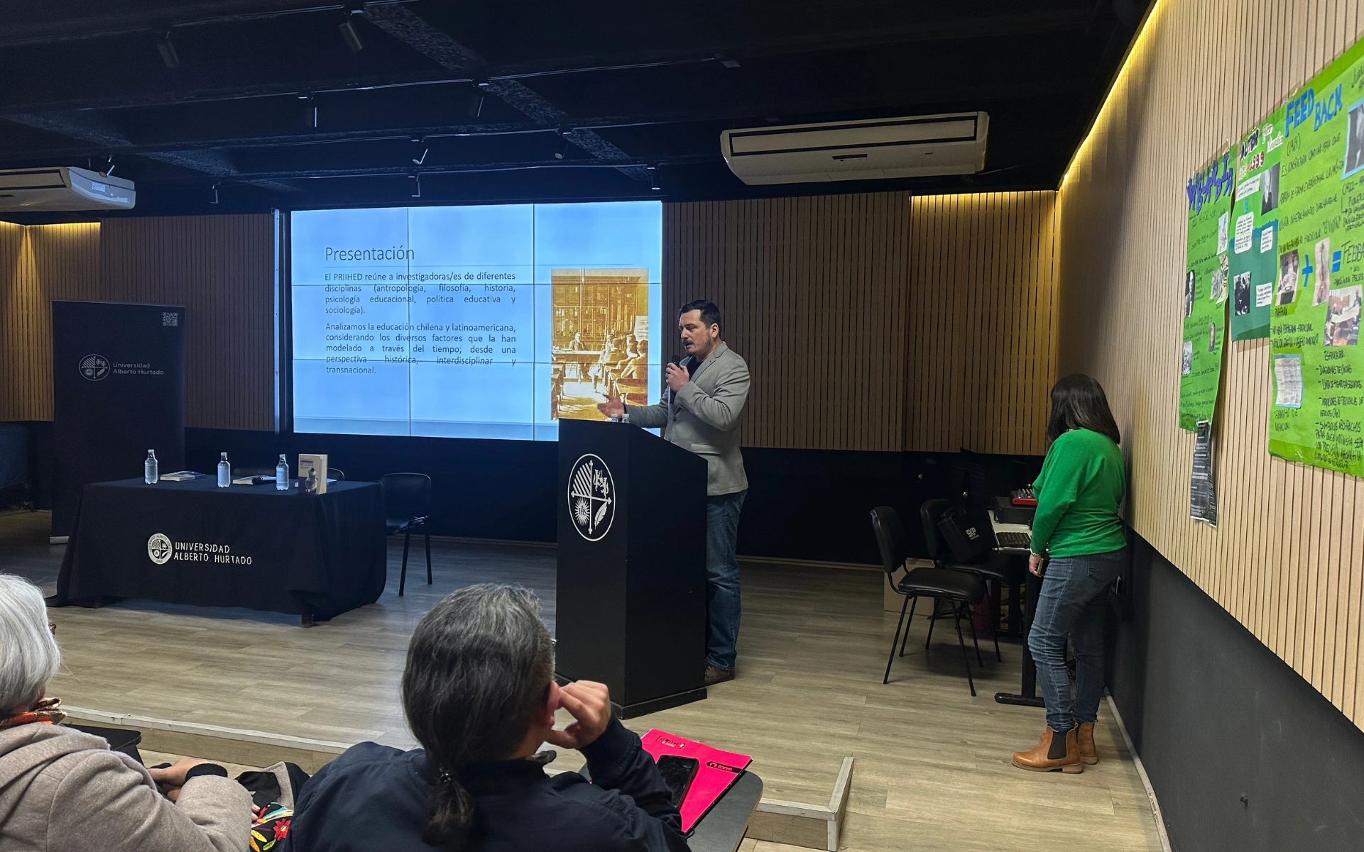 Renato Moretti en lanzamiento de libro sobre escuelas normales en Chile. UAH.