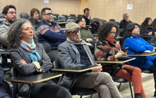 Decano de la Facultad de Psicología, Álvaro Soto, en lanazmiento de libro sobre escuelas normales en Chile. UAH.
